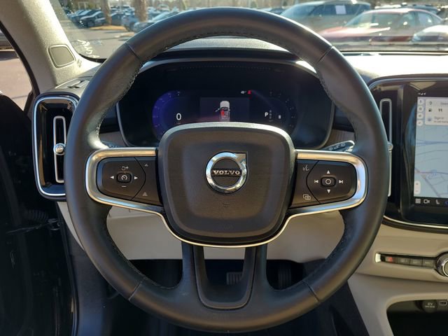 Used 2023 Volvo XC40 B5 Plus image 26