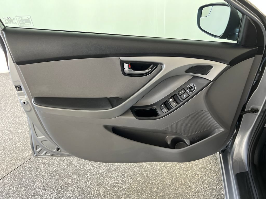 Used 2015 Hyundai Elantra SE FWD image 12