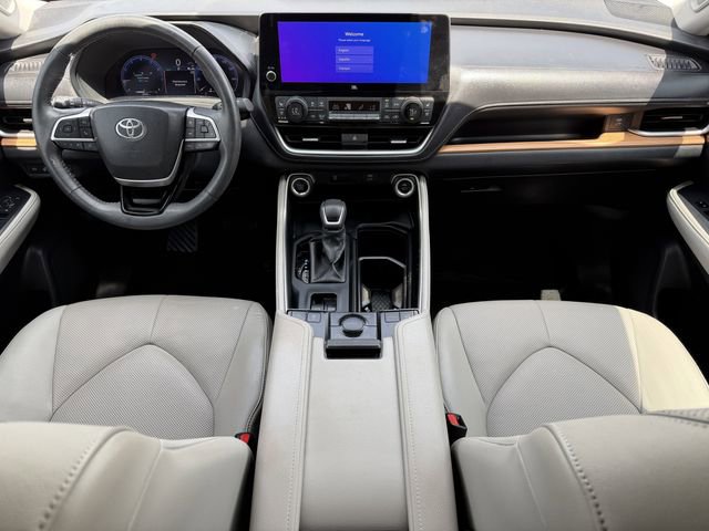 Used 2024 Toyota Grand Highlander AWD image 11