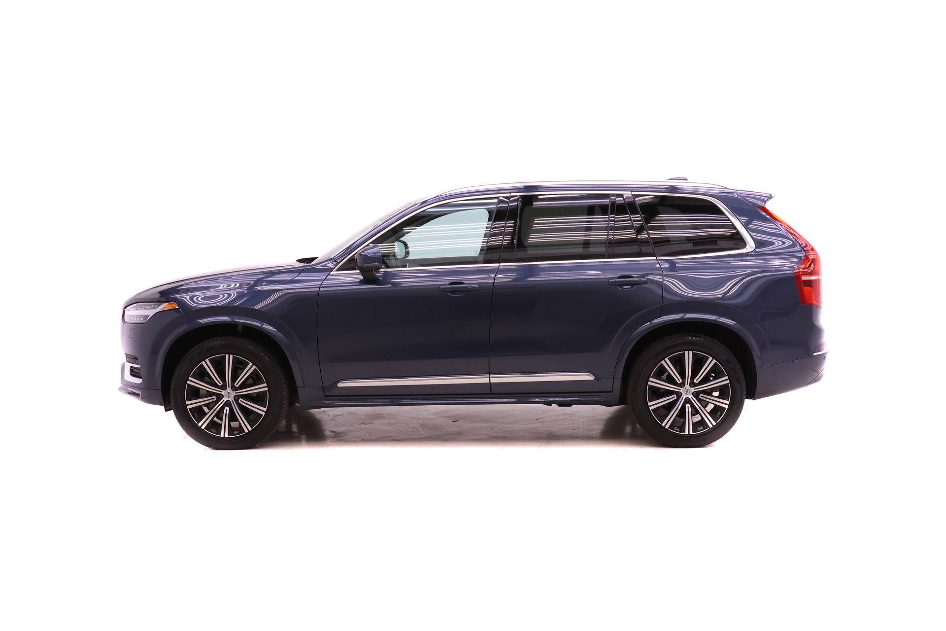 Certified 2025 Volvo XC90 B5 Core image 3