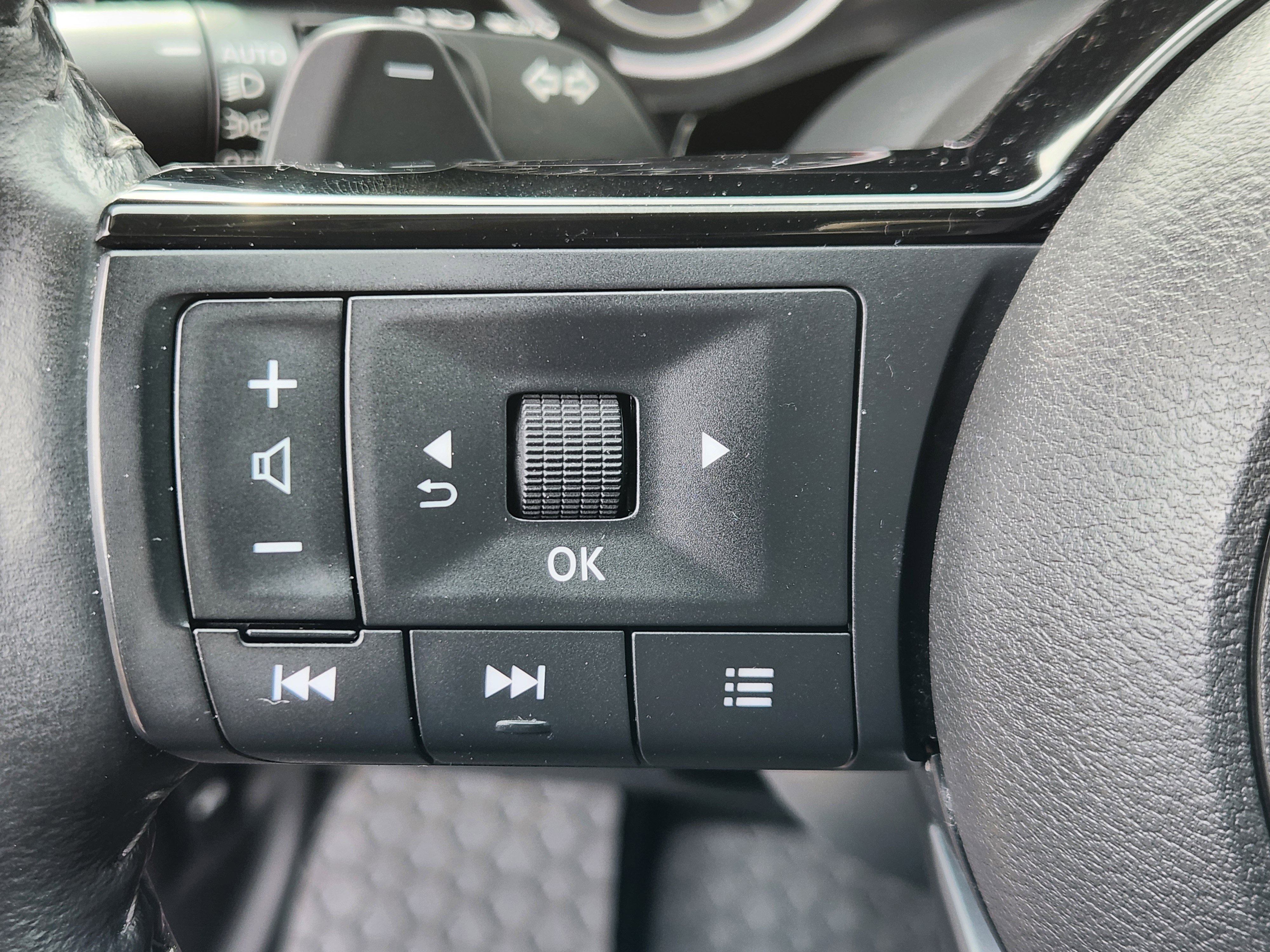 Used 2022 Nissan Pathfinder SL image 25