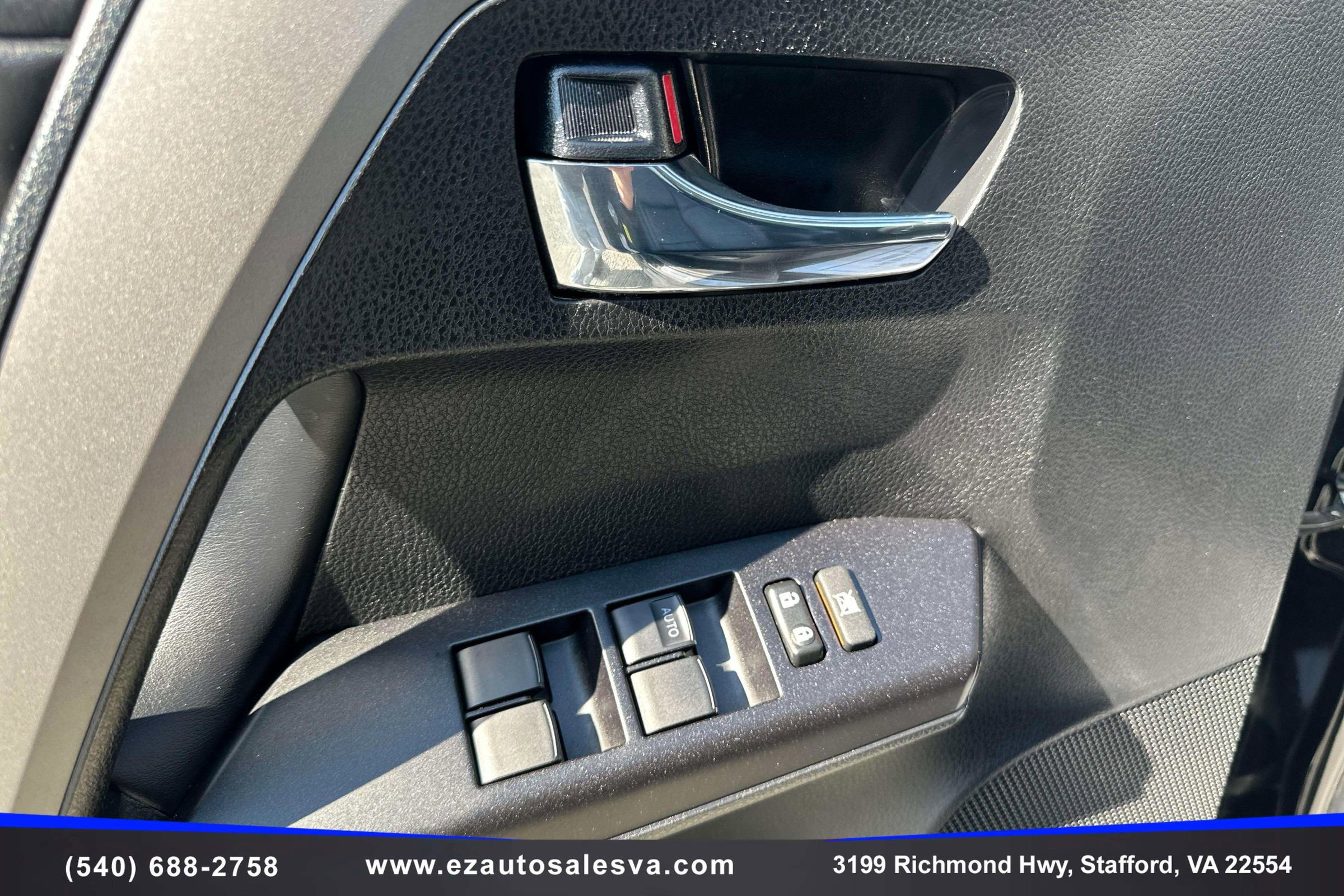 Used 2018 Toyota RAV4 XLE image 18