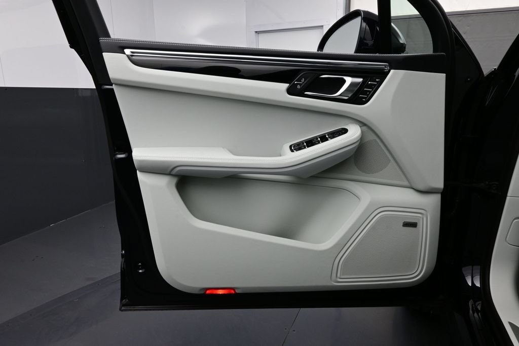 New 2026 Porsche Macan S AWD/4WD image 7