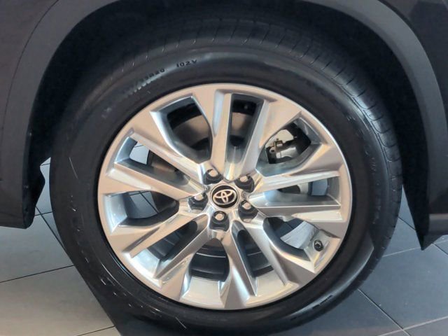 Used 2021 Toyota Highlander Limited image 11