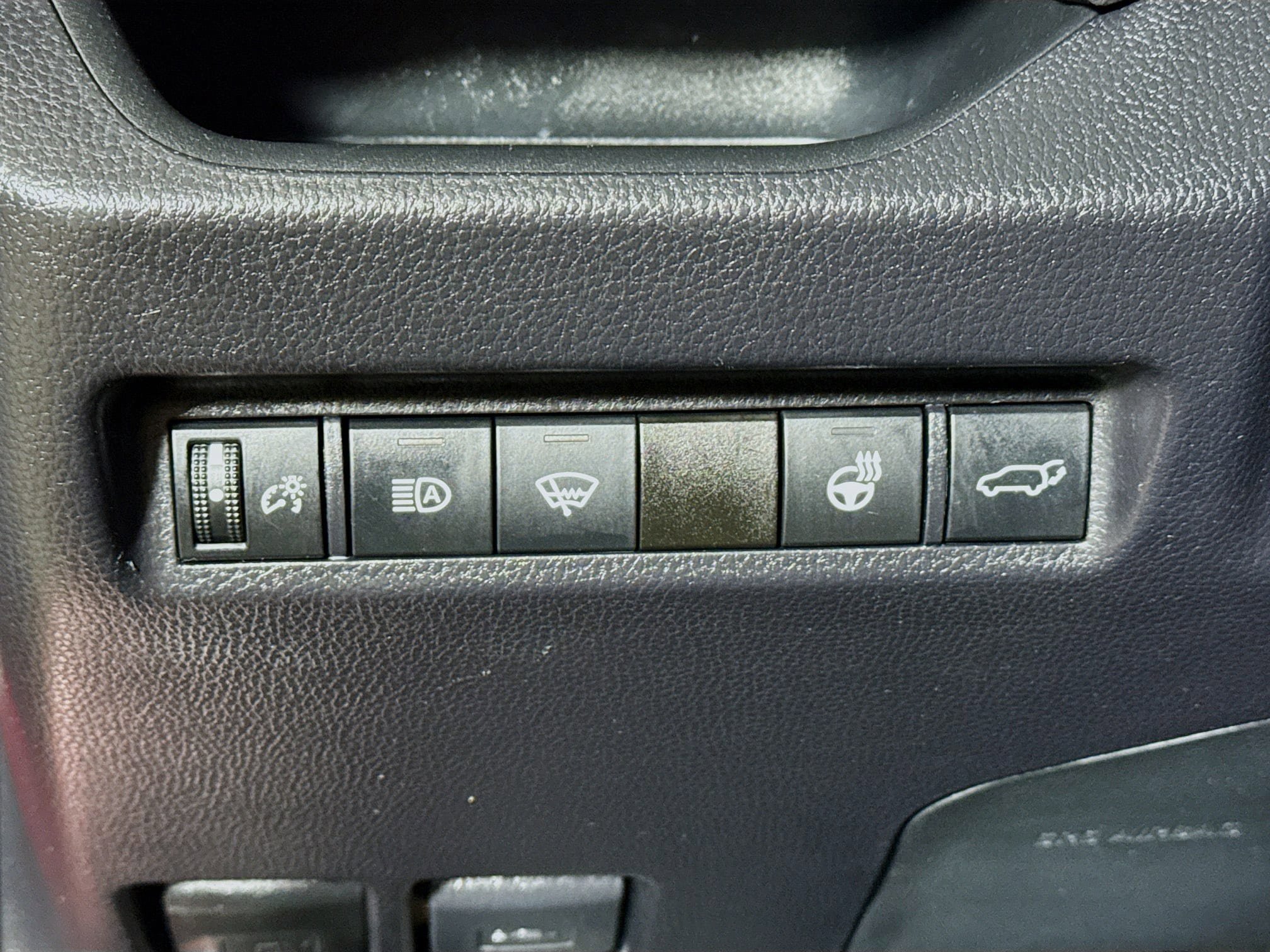 Used 2019 Toyota RAV4 XLE Premium w/ Cold Weather Package AWD/4WD image 10
