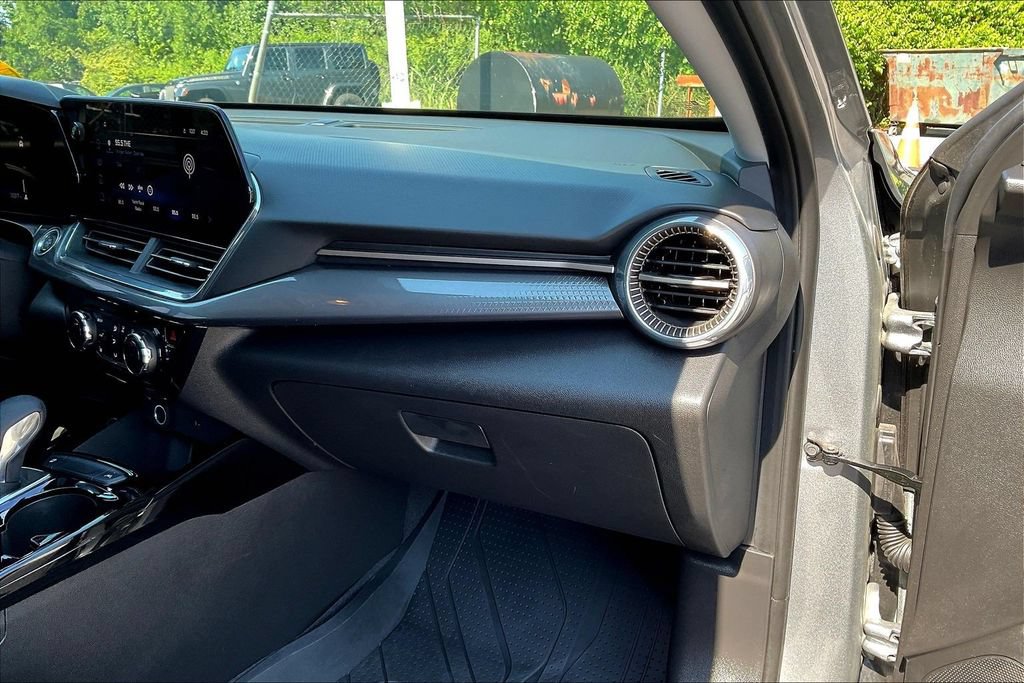 Used 2025 Chevrolet Trax ACTIV FWD image 17