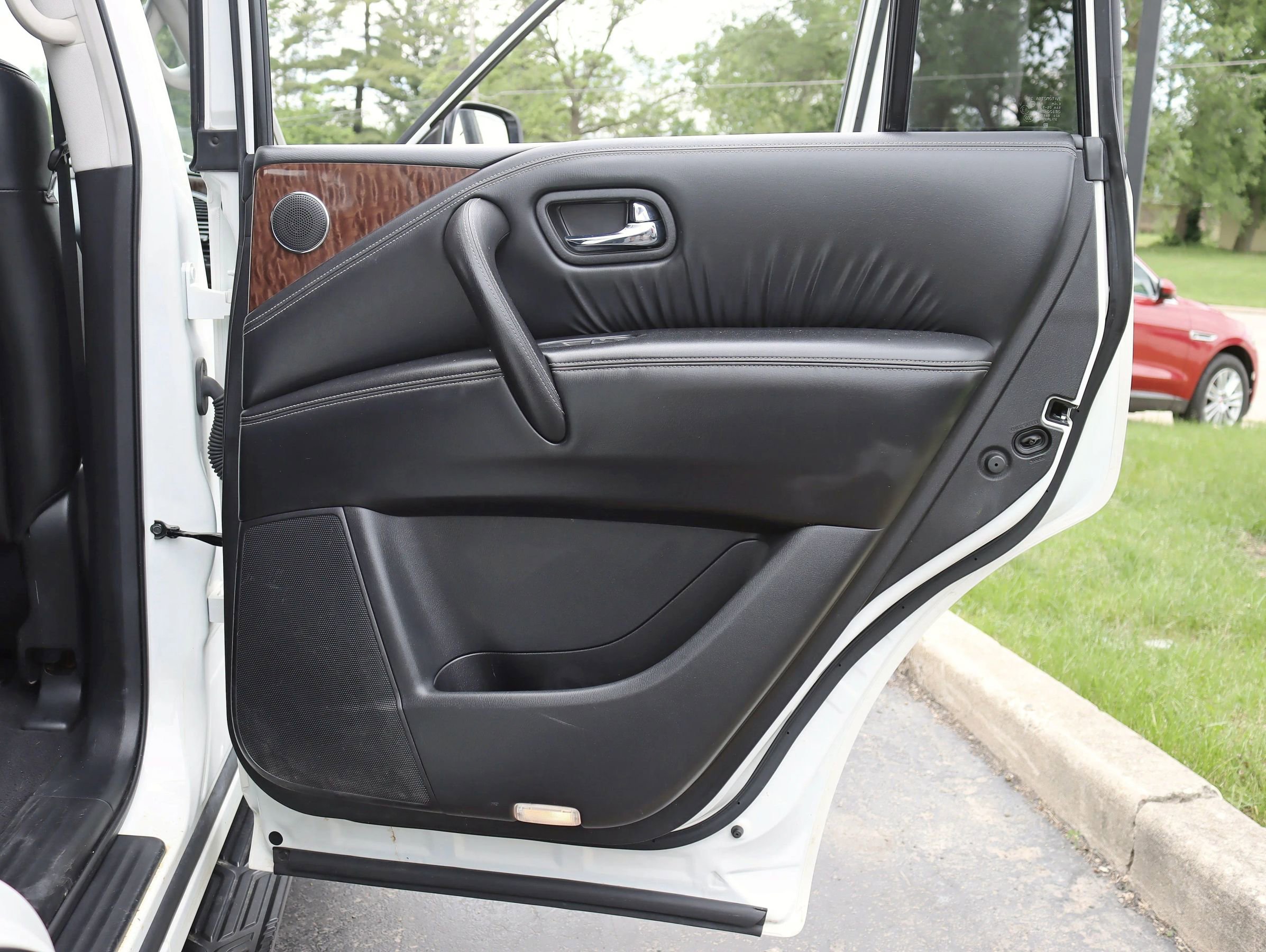 Used 2017 Nissan Armada Platinum image 39