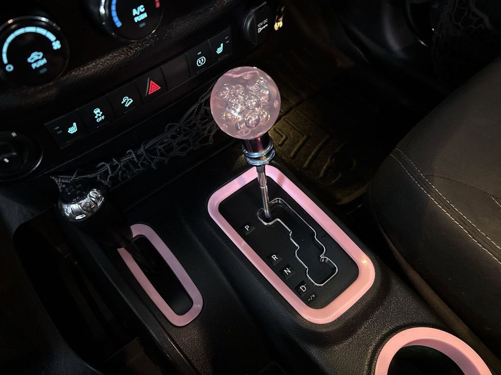 Used 2015 Jeep Wrangler Unlimited Sahara w/ Dual Top Group AWD/4WD image 34