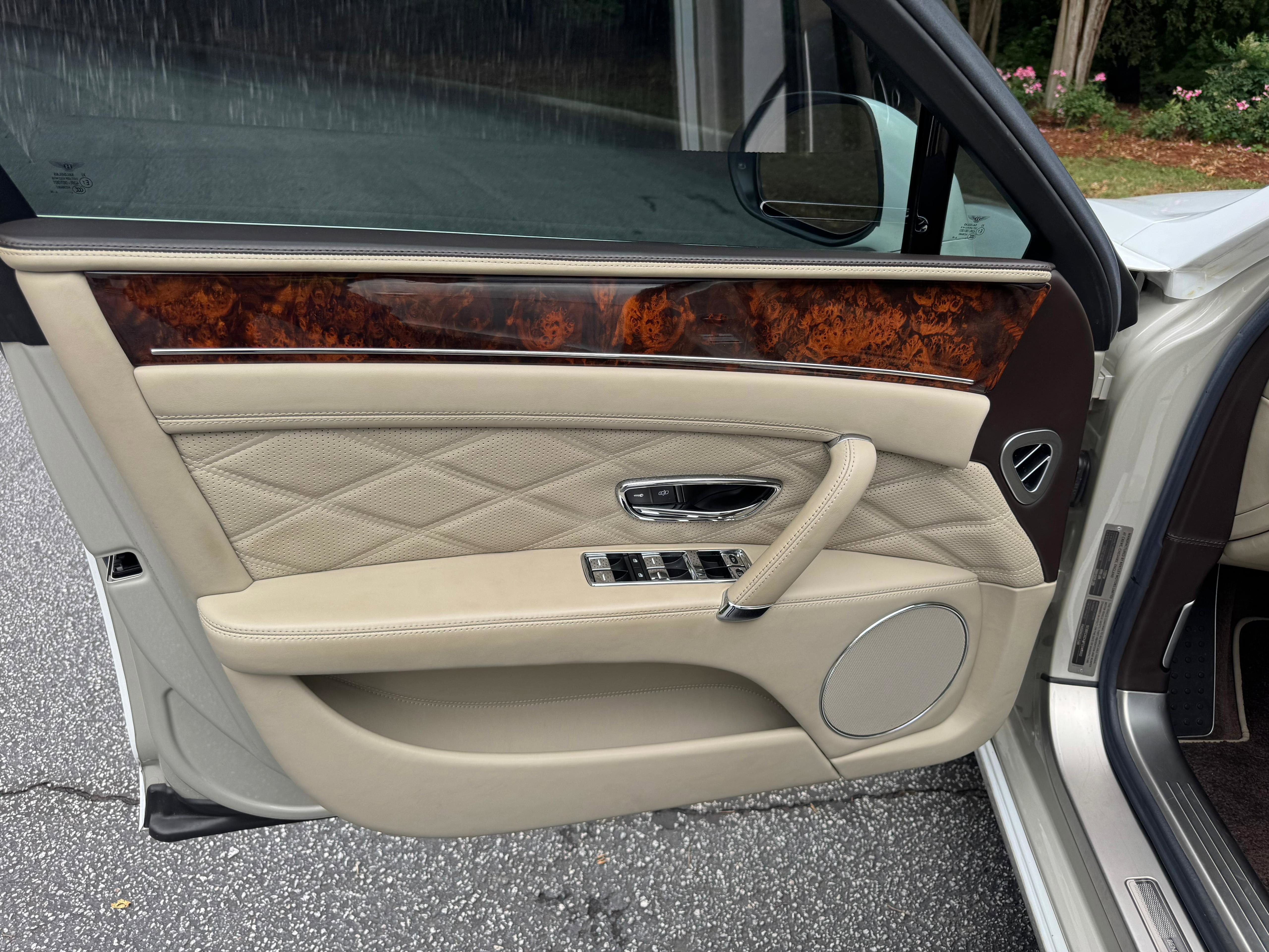 Used 2015 Bentley Flying Spur W12 AWD/4WD image 28