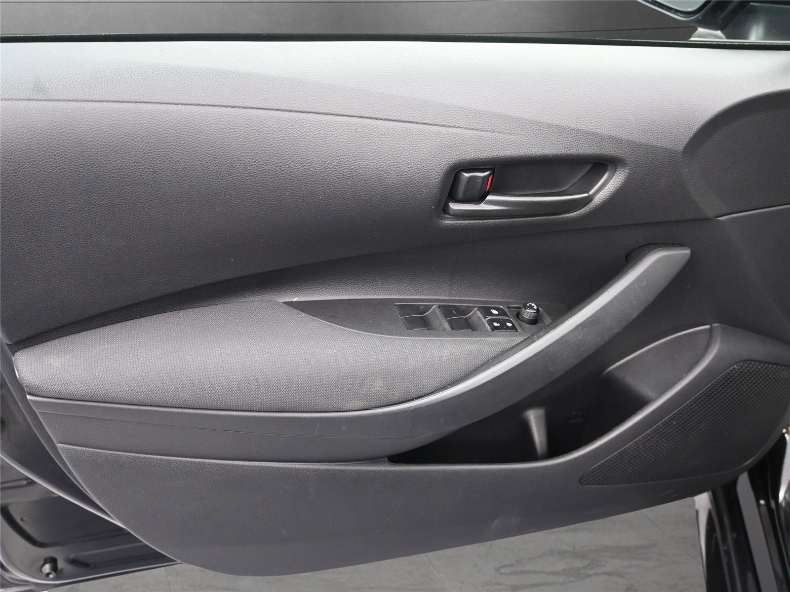 Used 2022 Toyota Corolla LE image 9