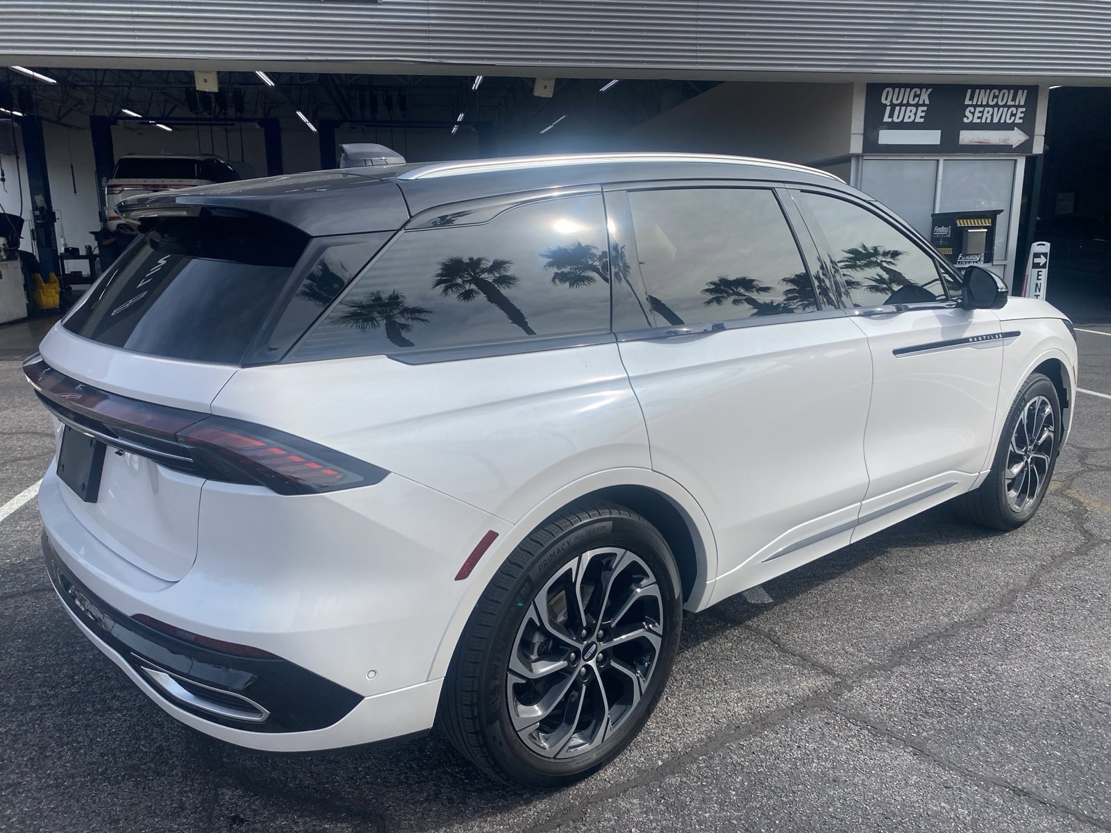 Used 2024 Lincoln Nautilus Reserve w/ Equipment Group 202A image 5