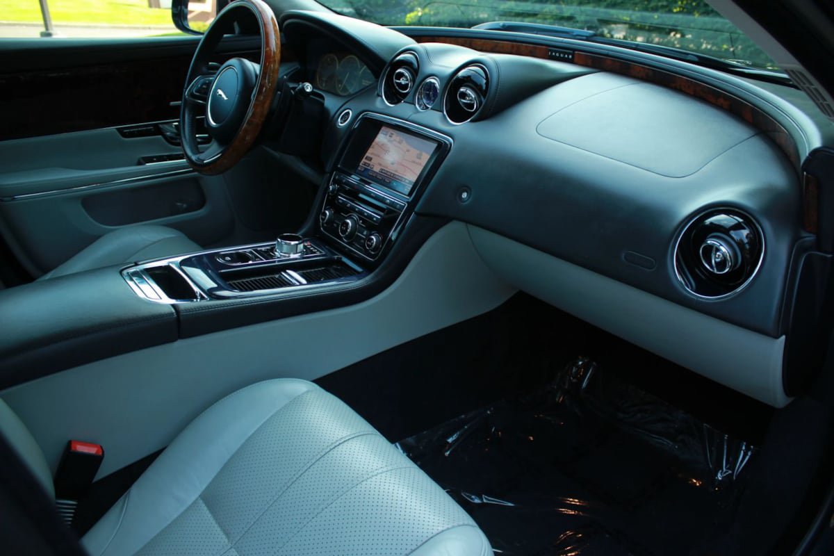 Used 2012 Jaguar XJ RWD image 22