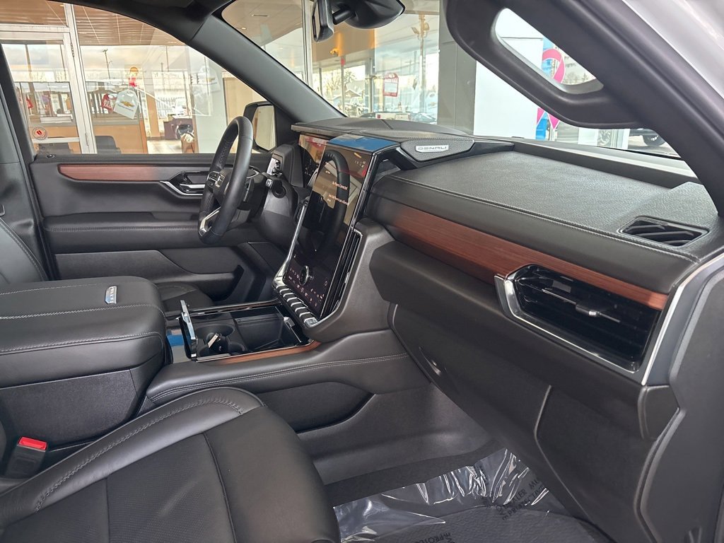 Used 2025 GMC Yukon Denali image 46