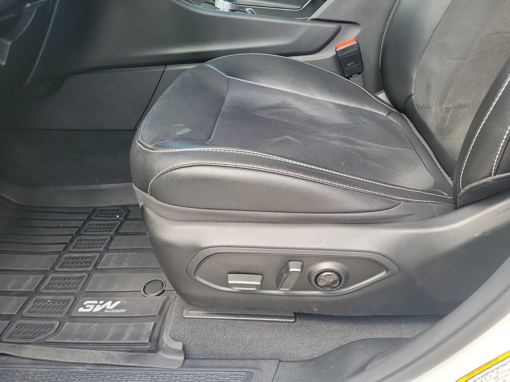 Used 2024 Jeep Grand Cherokee L Altitude AWD/4WD image 21