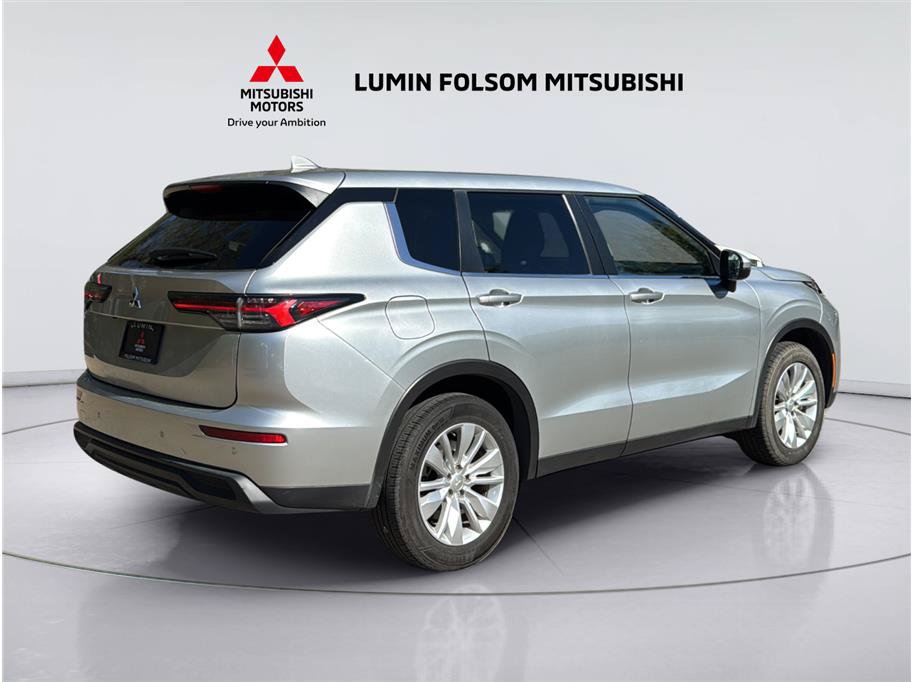 Used 2025 Mitsubishi Outlander ES FWD image 5