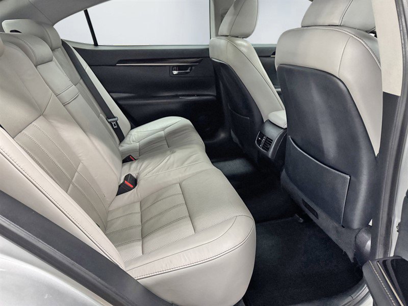 Used 2016 Lexus ES 350 Sedan w/ Luxury Package w/Wood Trim image 24