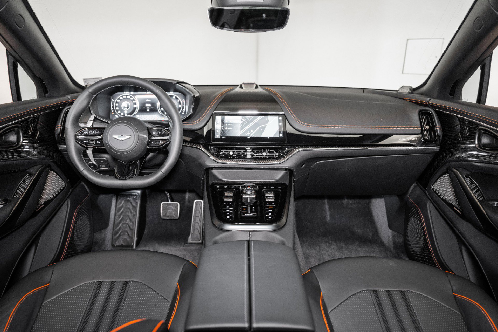 Used 2025 Aston Martin DBX 707 image 24
