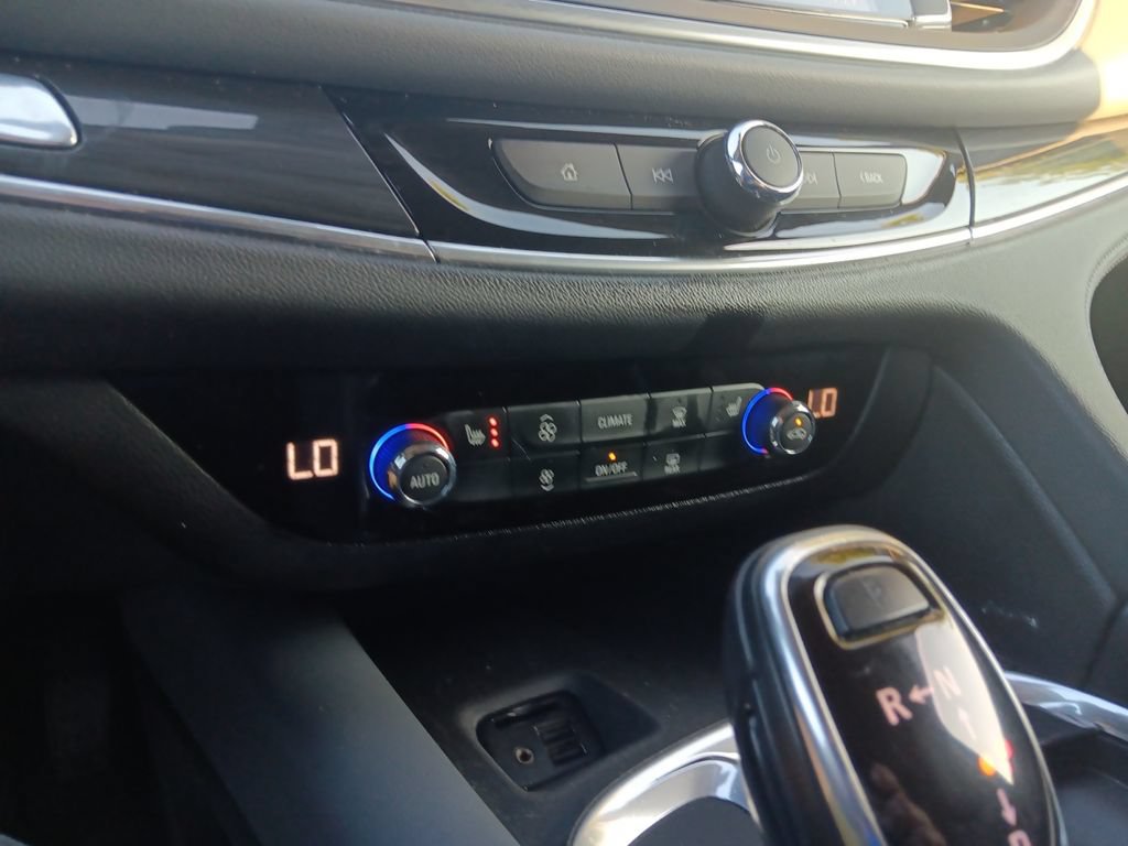 Used 2020 Buick Enclave Essence AWD/4WD image 35