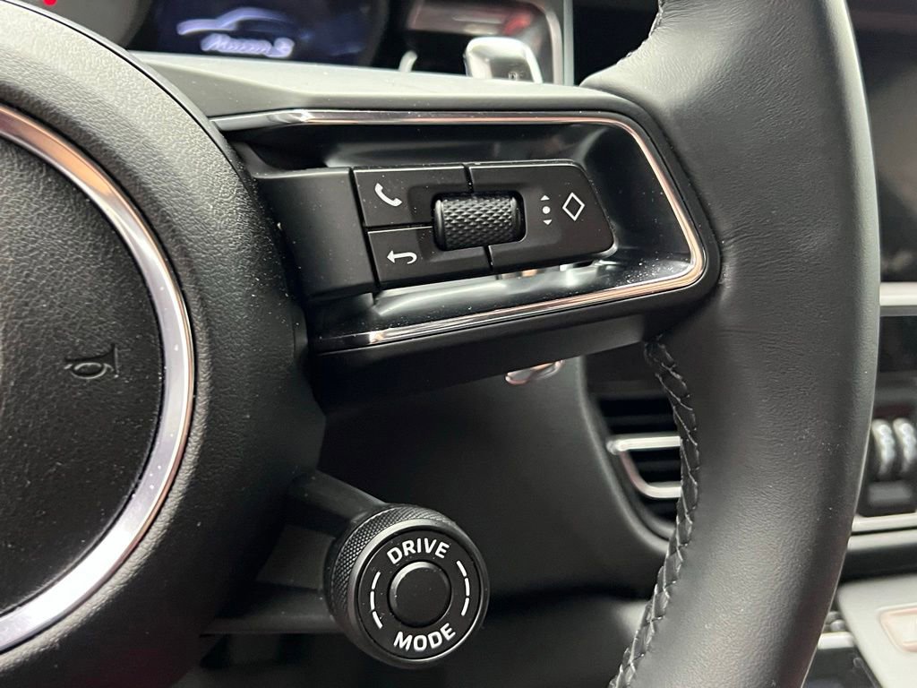 Certified 2025 Porsche Macan S AWD/4WD image 9