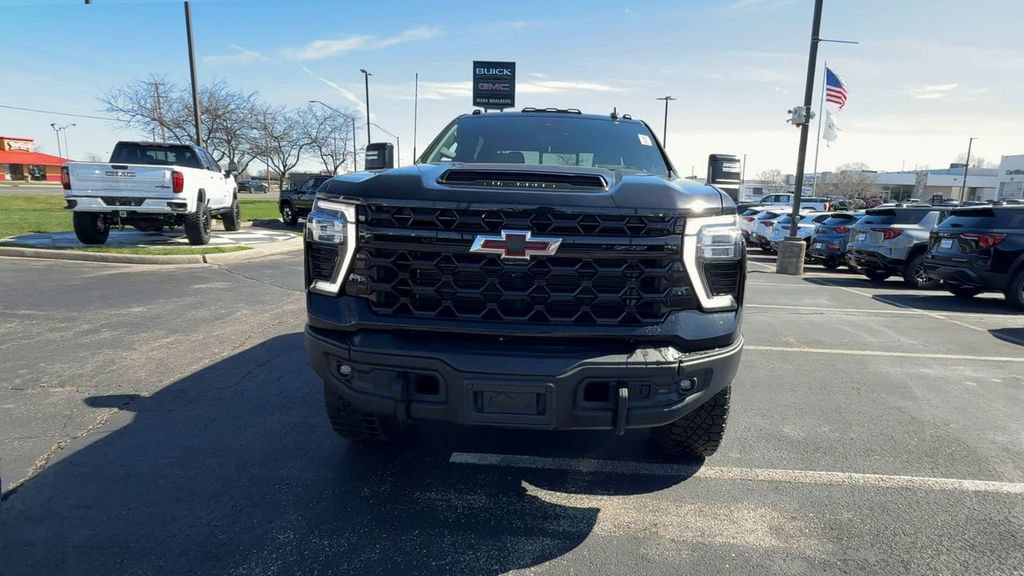 Used 2024 Chevrolet Silverado 2500 ZR2 w/ ZR2 Bison Edition AWD/4WD image 3