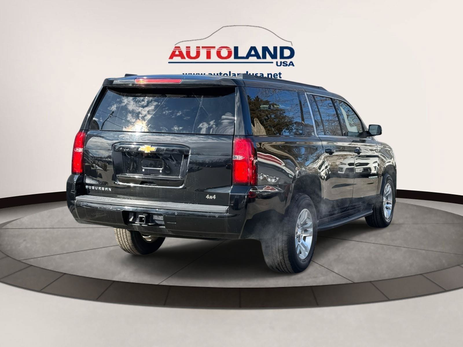 Used 2020 Chevrolet Suburban LT AWD/4WD image 4