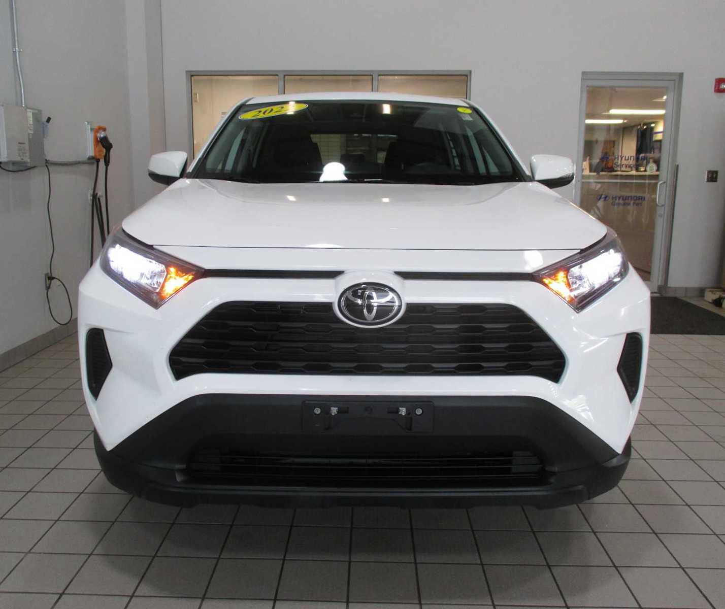 Used 2022 Toyota RAV4 LE image 2