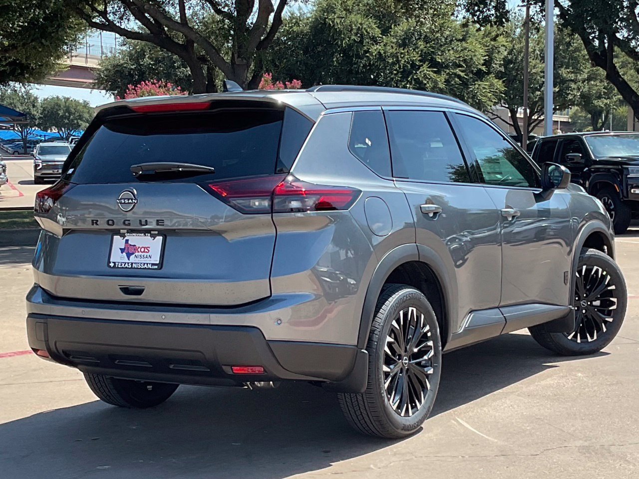 New 2026 Nissan Rogue Dark Armor FWD image 4