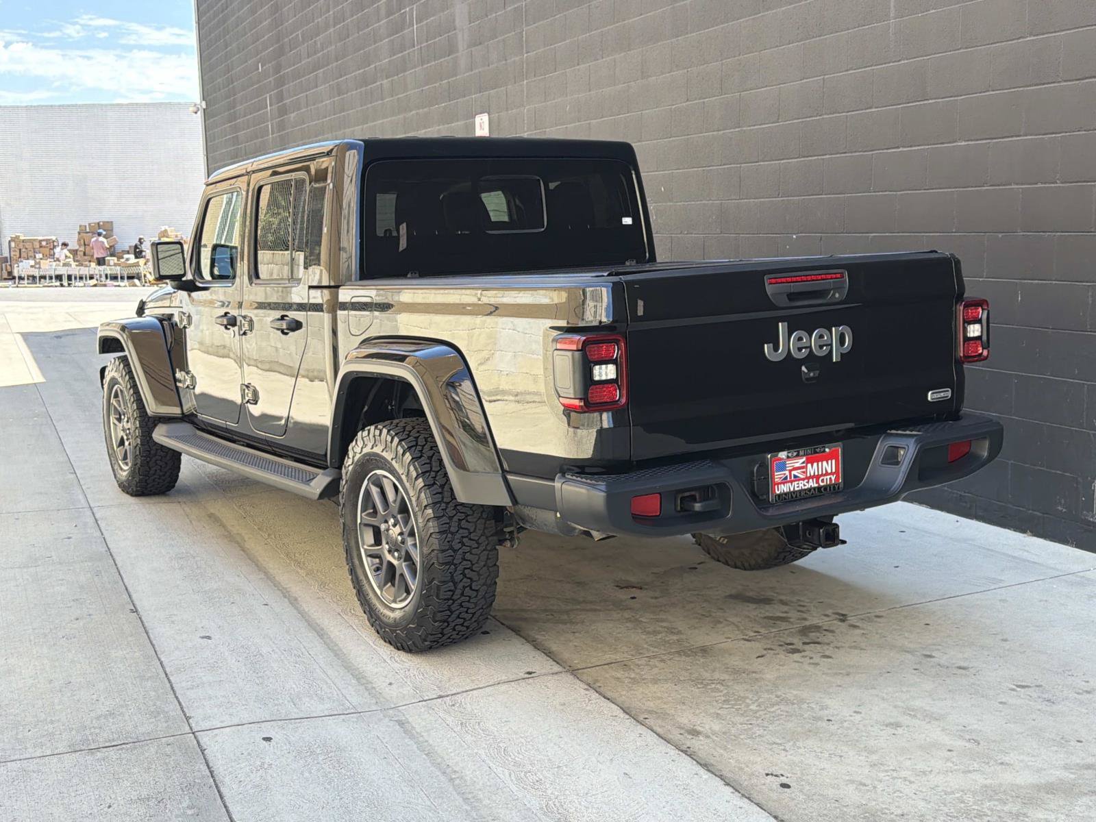 Used 2020 Jeep Gladiator Overland AWD/4WD image 4