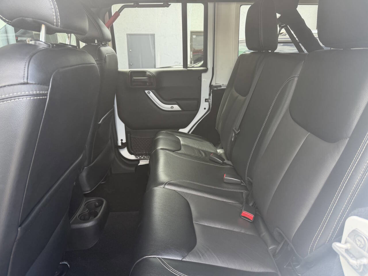 Used 2016 Jeep Wrangler Unlimited Rubicon AWD/4WD image 11