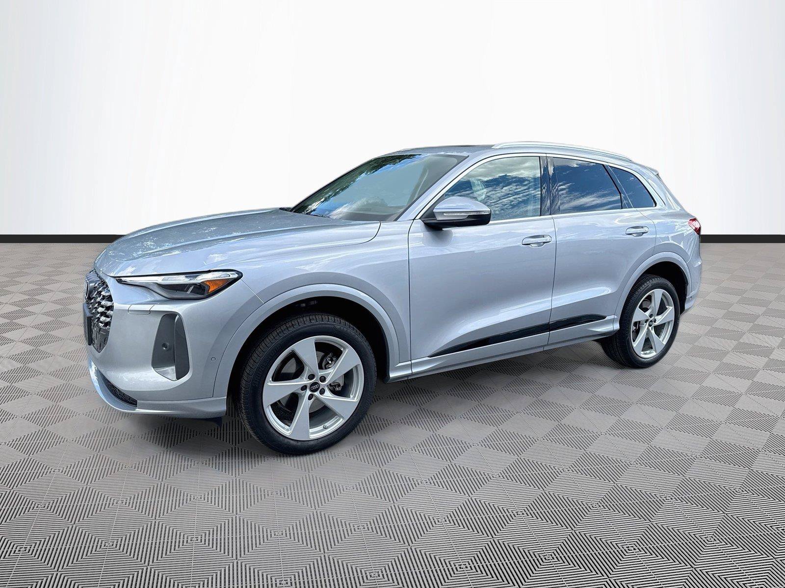 Used 2025 Audi Q5 Premium Plus AWD/4WD image 3
