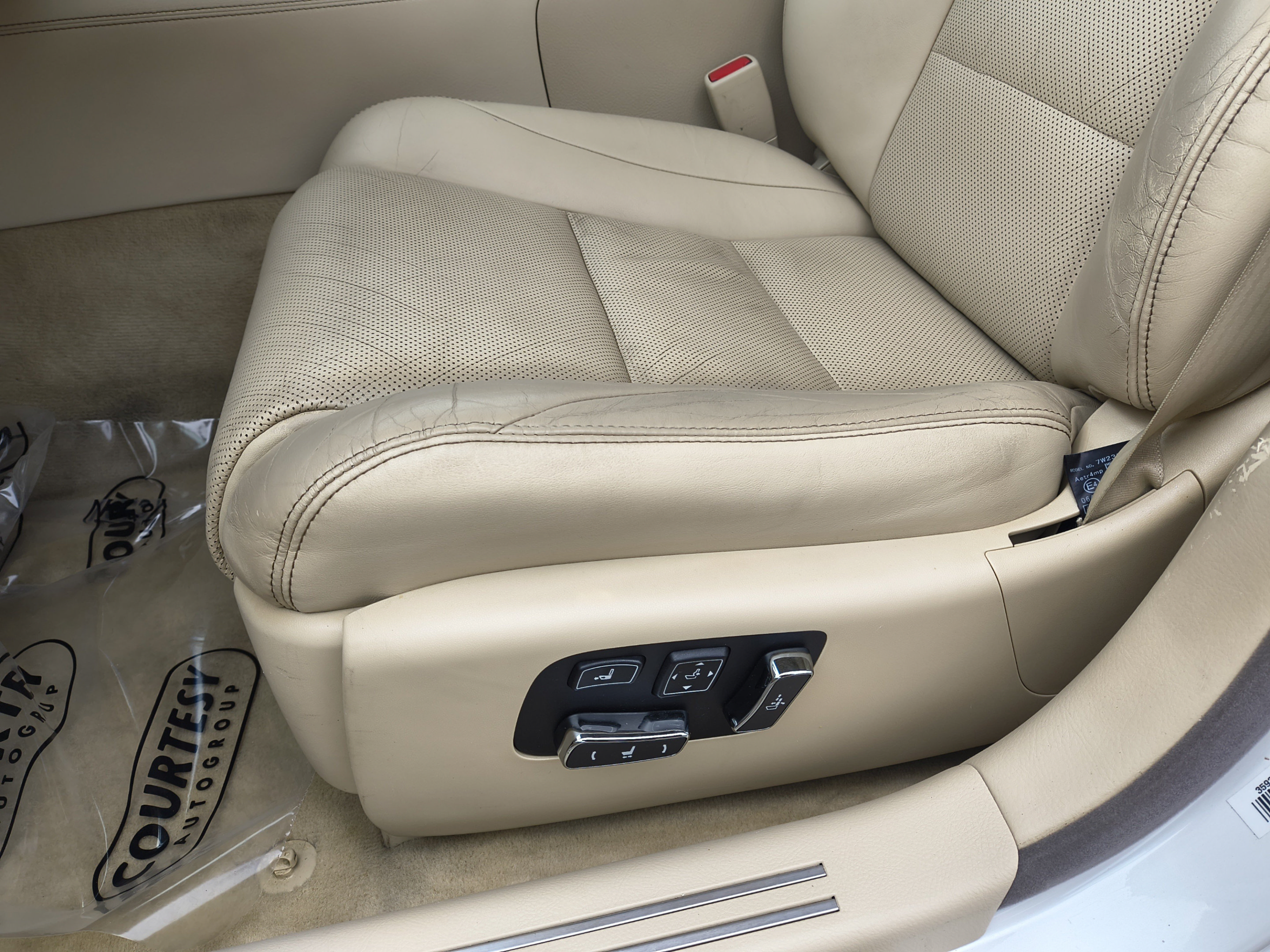 Used 2016 Lexus LS 460 w/ Comfort Package RWD image 21