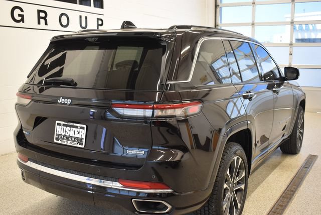 Used 2022 Jeep Grand Cherokee Overland w/ Luxury Tech Group IV AWD/4WD image 4