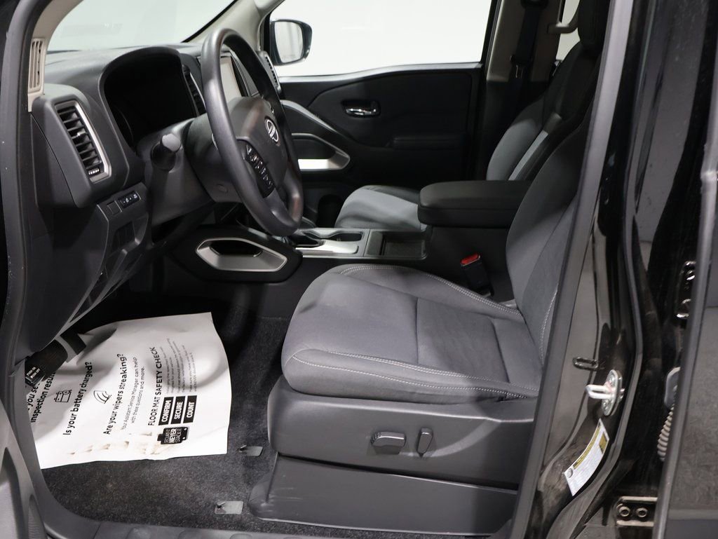 Used 2024 Nissan Frontier SV image 10