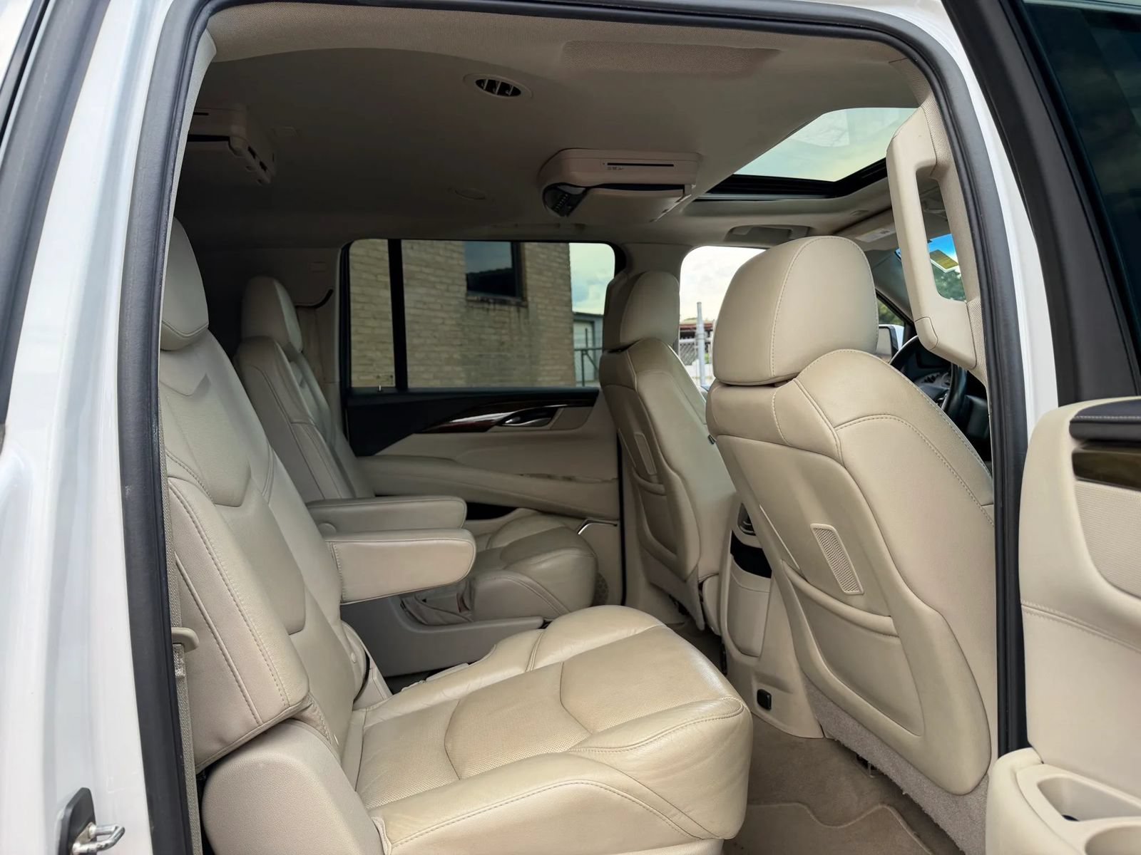 Used 2018 Cadillac Escalade ESV Luxury RWD image 26