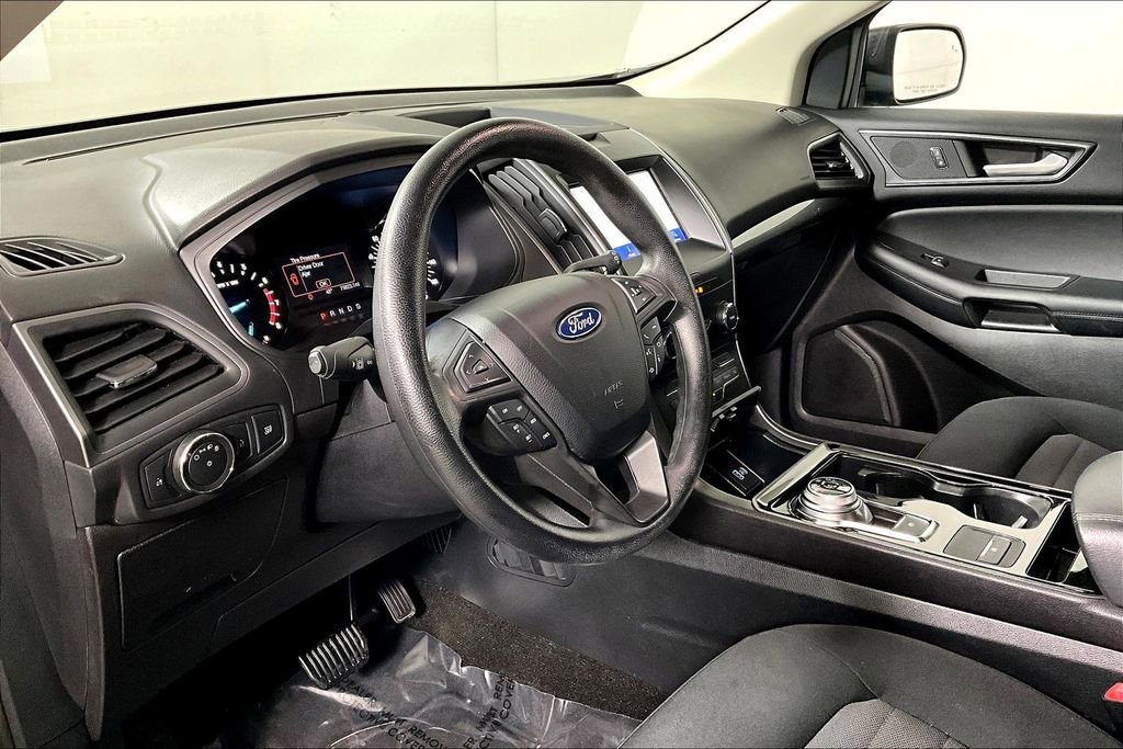 Used 2020 Ford Edge SE image 13