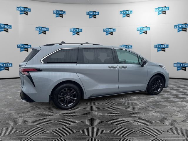 Used 2024 Toyota Sienna XSE w/ XSE Plus Package image 5