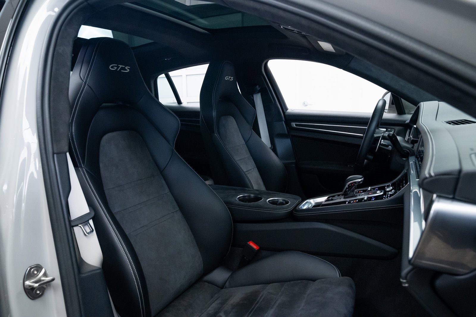 Used 2023 Porsche Panamera GTS image 25