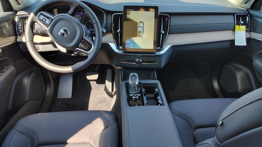 New 2026 Volvo XC90 B6 Plus w/ Protection Package Premier AWD/4WD image 12