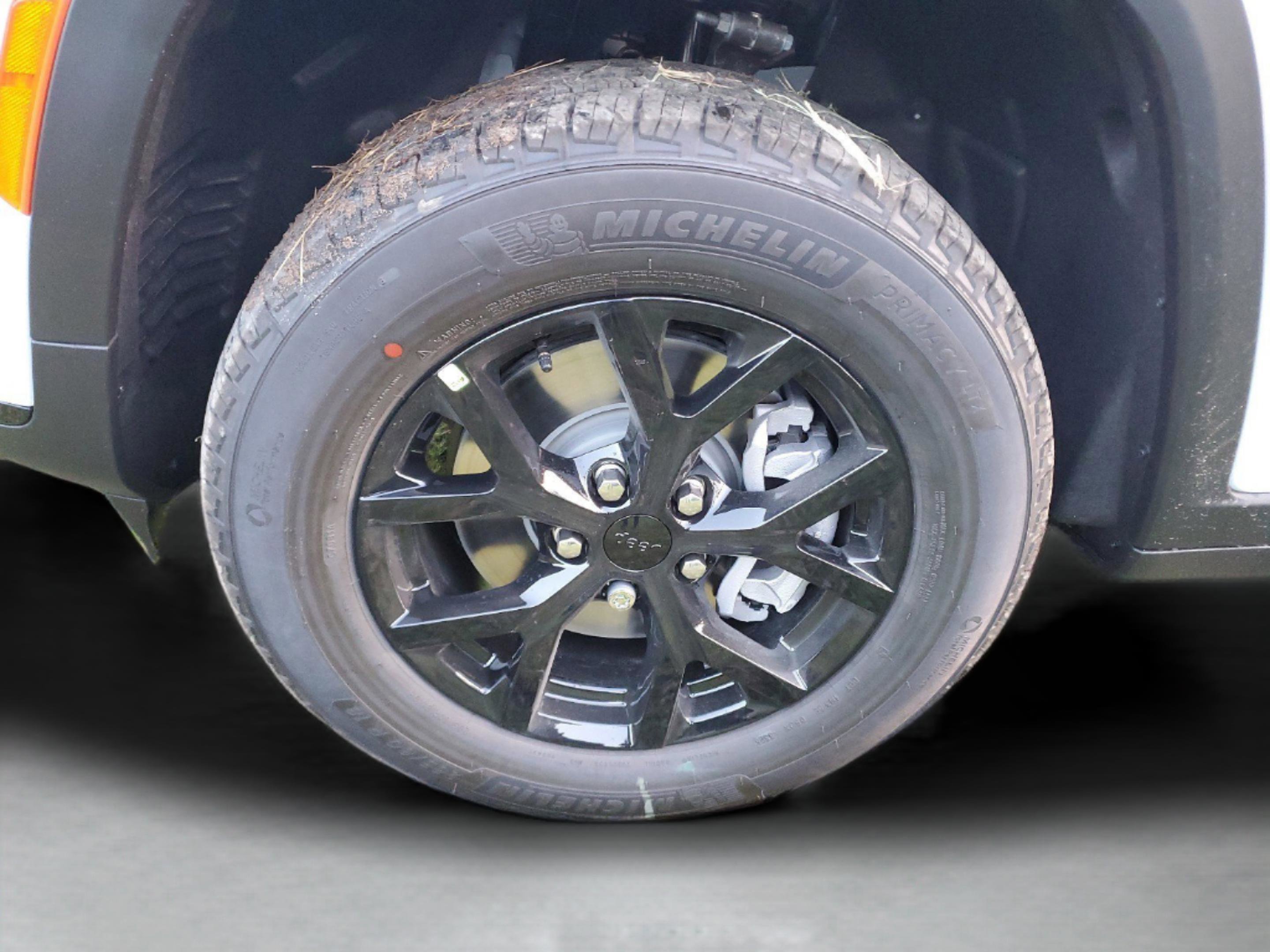 New 2025 Jeep Grand Cherokee L Altitude image 9