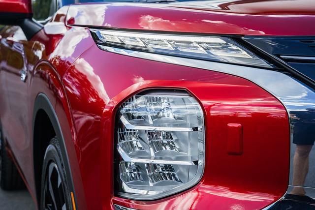 New 2025 Mitsubishi Outlander SEL image 11