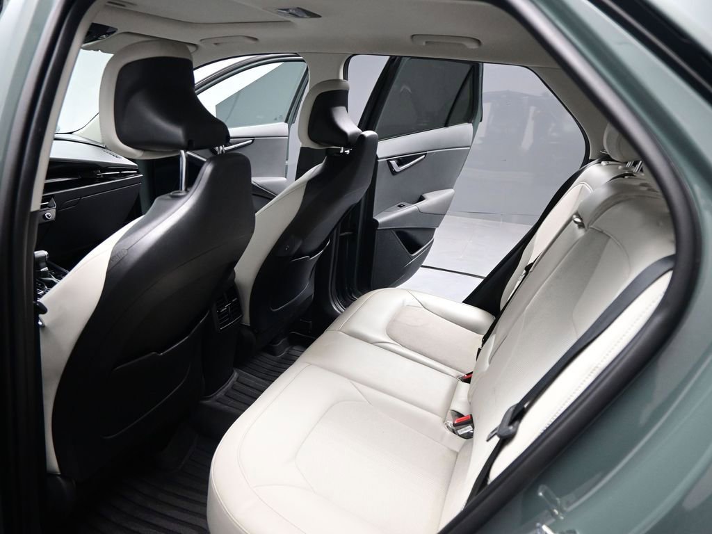 Used 2023 Kia Niro EX Touring image 25