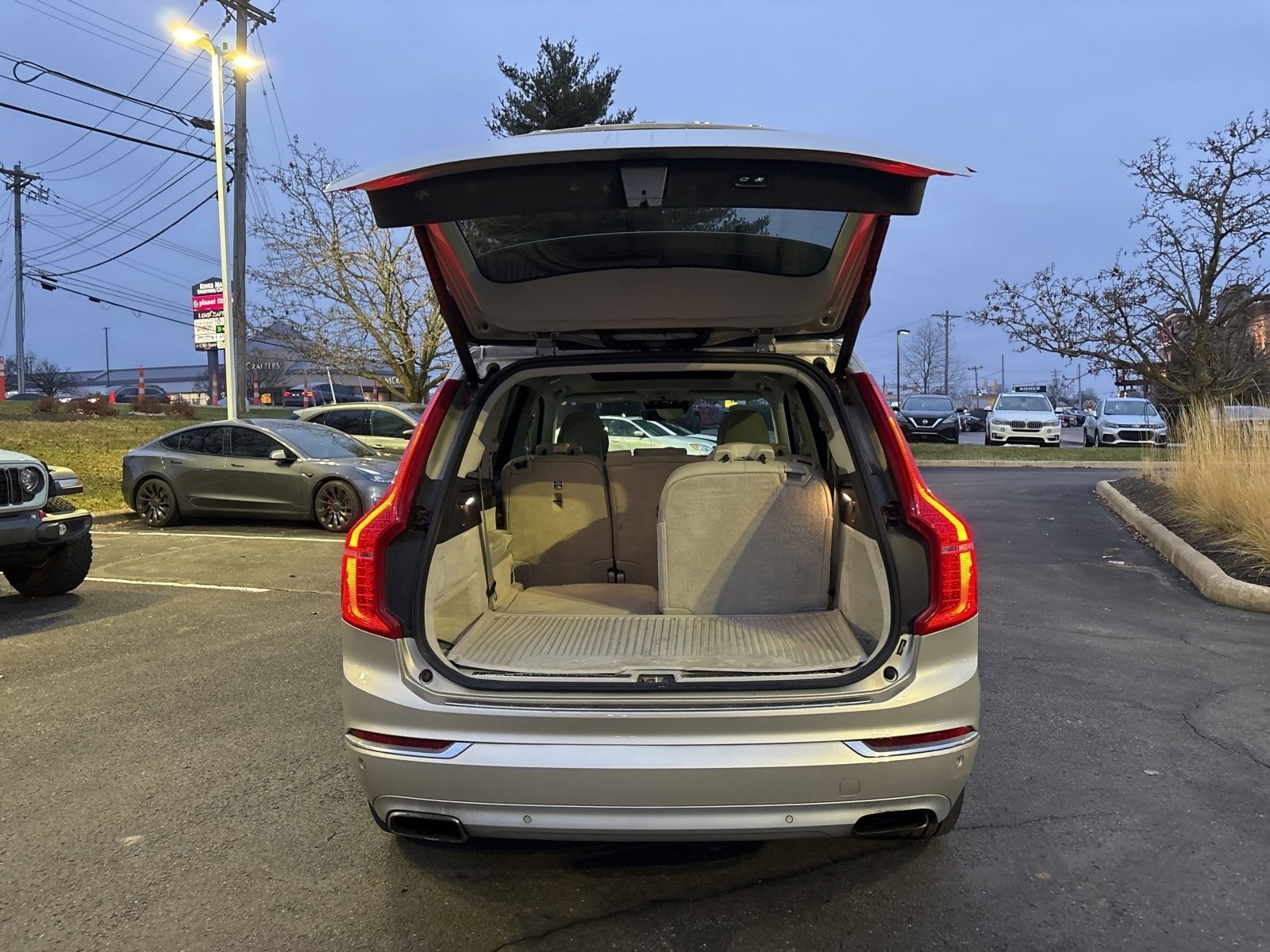Used 2016 Volvo XC90 T6 Inscription w/ Vision Package image 9