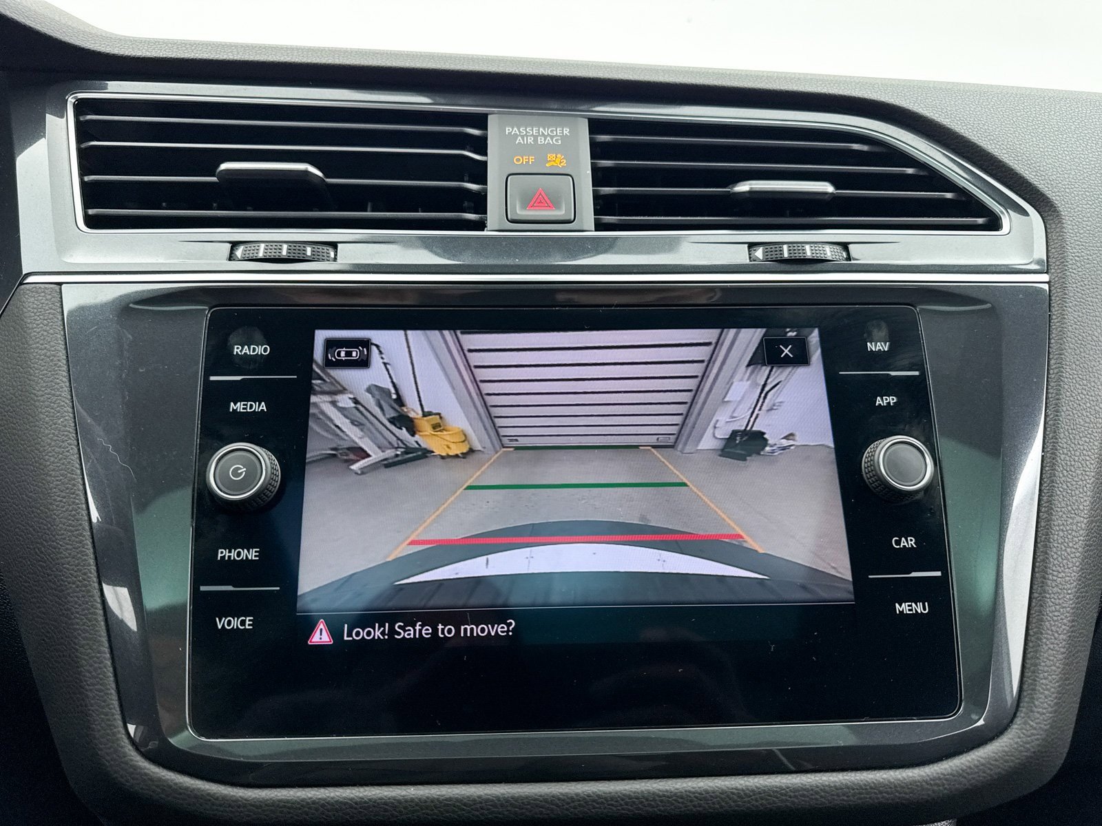 Used 2022 Volkswagen Tiguan SEL R-Line image 13