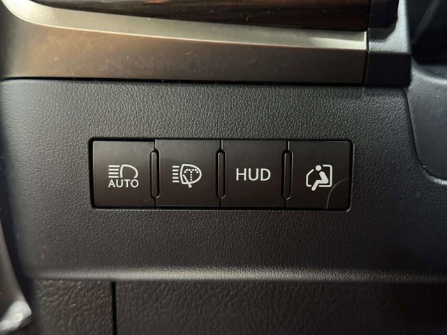 Used 2020 Lexus LX 570 4WD w/ 3rd Row & Luxury Pkg image 20