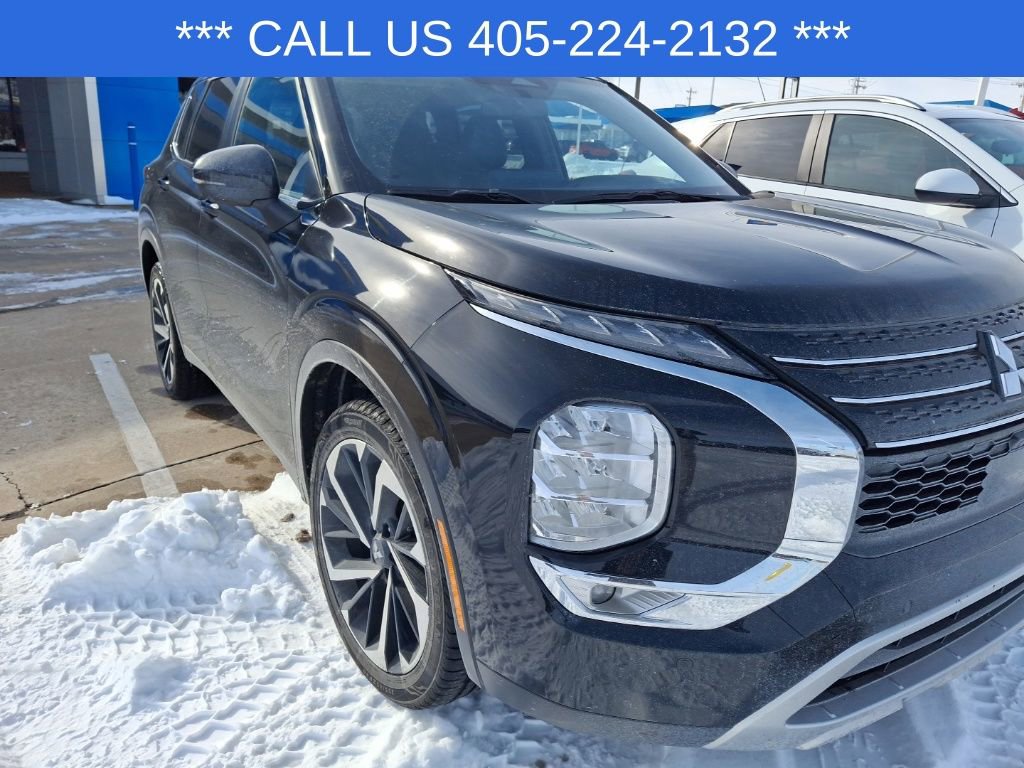 Used 2024 Mitsubishi Outlander SE Black Edition image 9