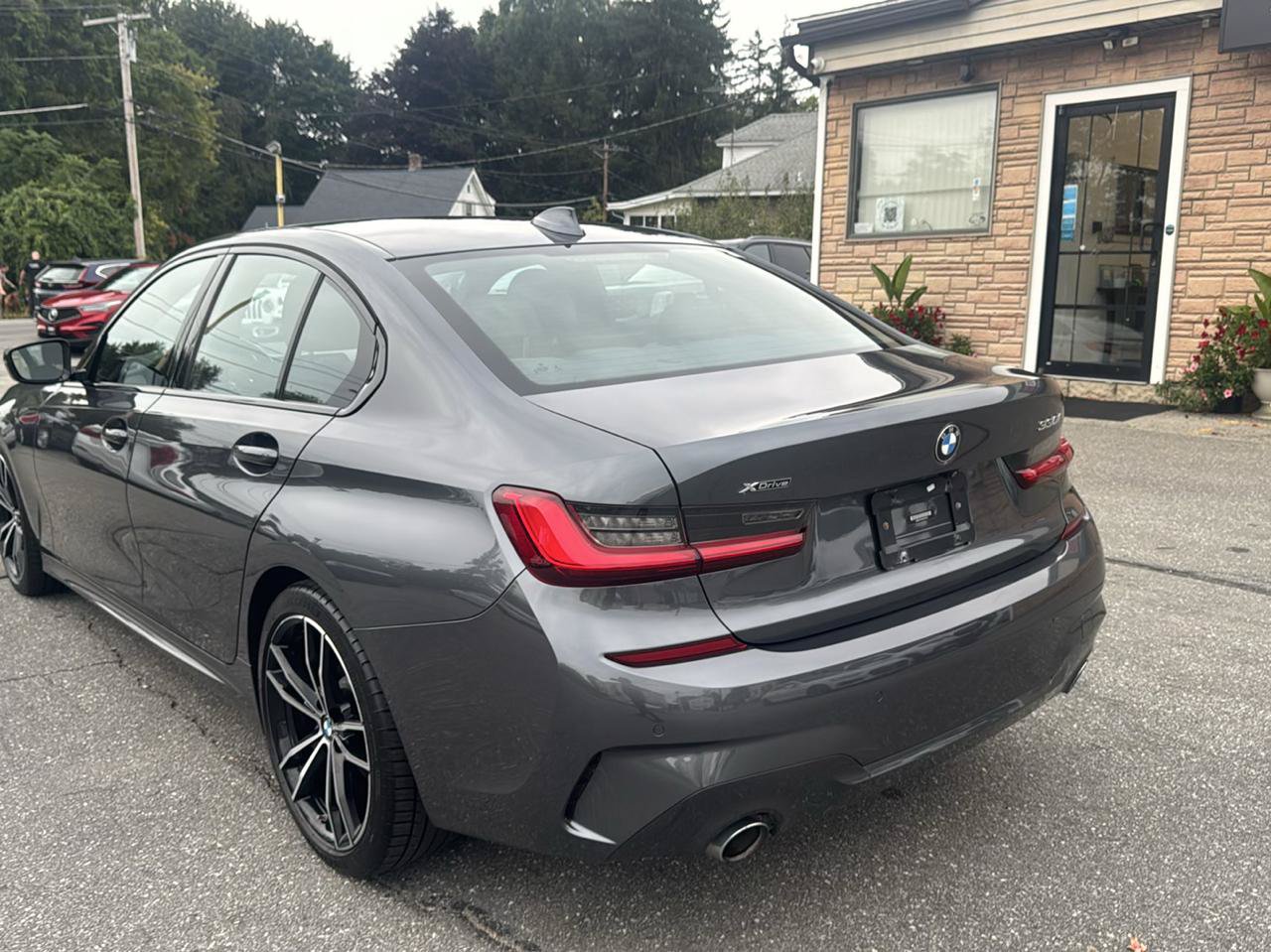 Used 2019 BMW 330i xDrive Sedan w/ M Sport Package AWD/4WD image 12