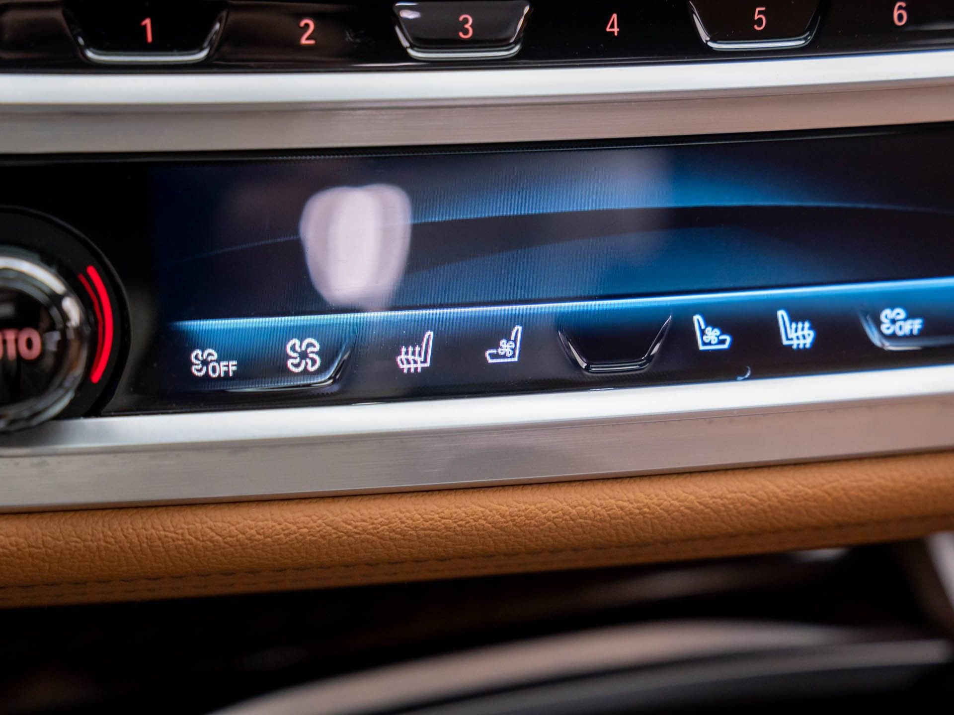 Certified 2022 BMW 750i xDrive w/ Executive Package image 23