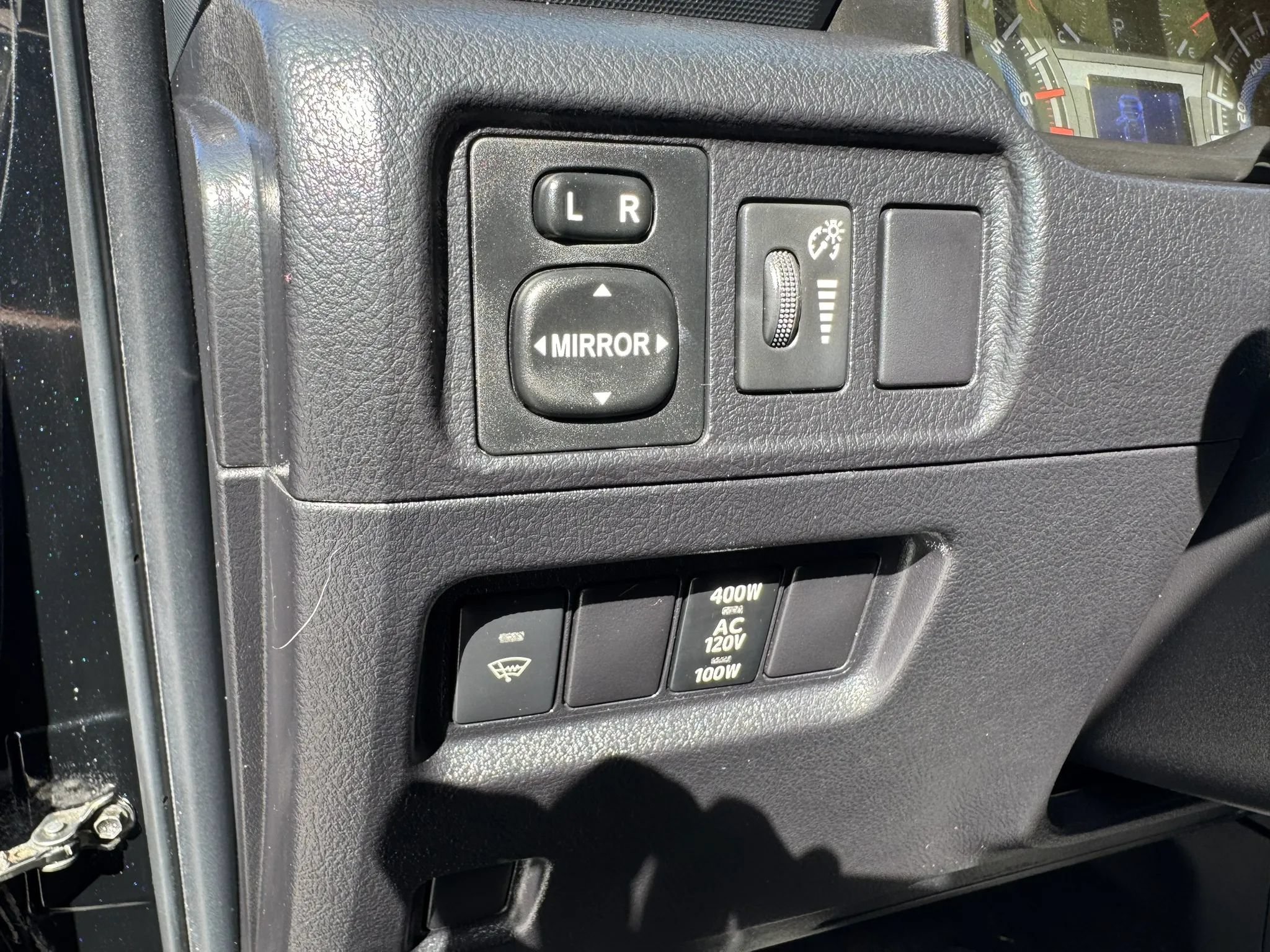 Used 2015 Toyota 4Runner SR5 AWD/4WD image 15
