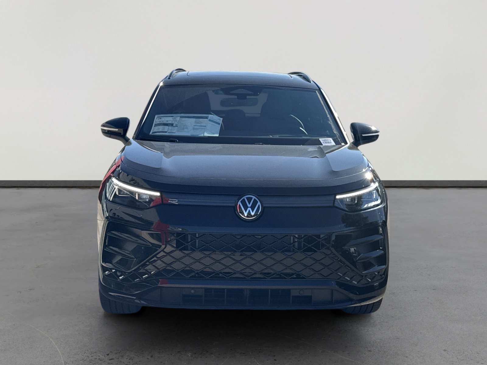 New 2026 Volkswagen Tiguan SE R-Line image 2