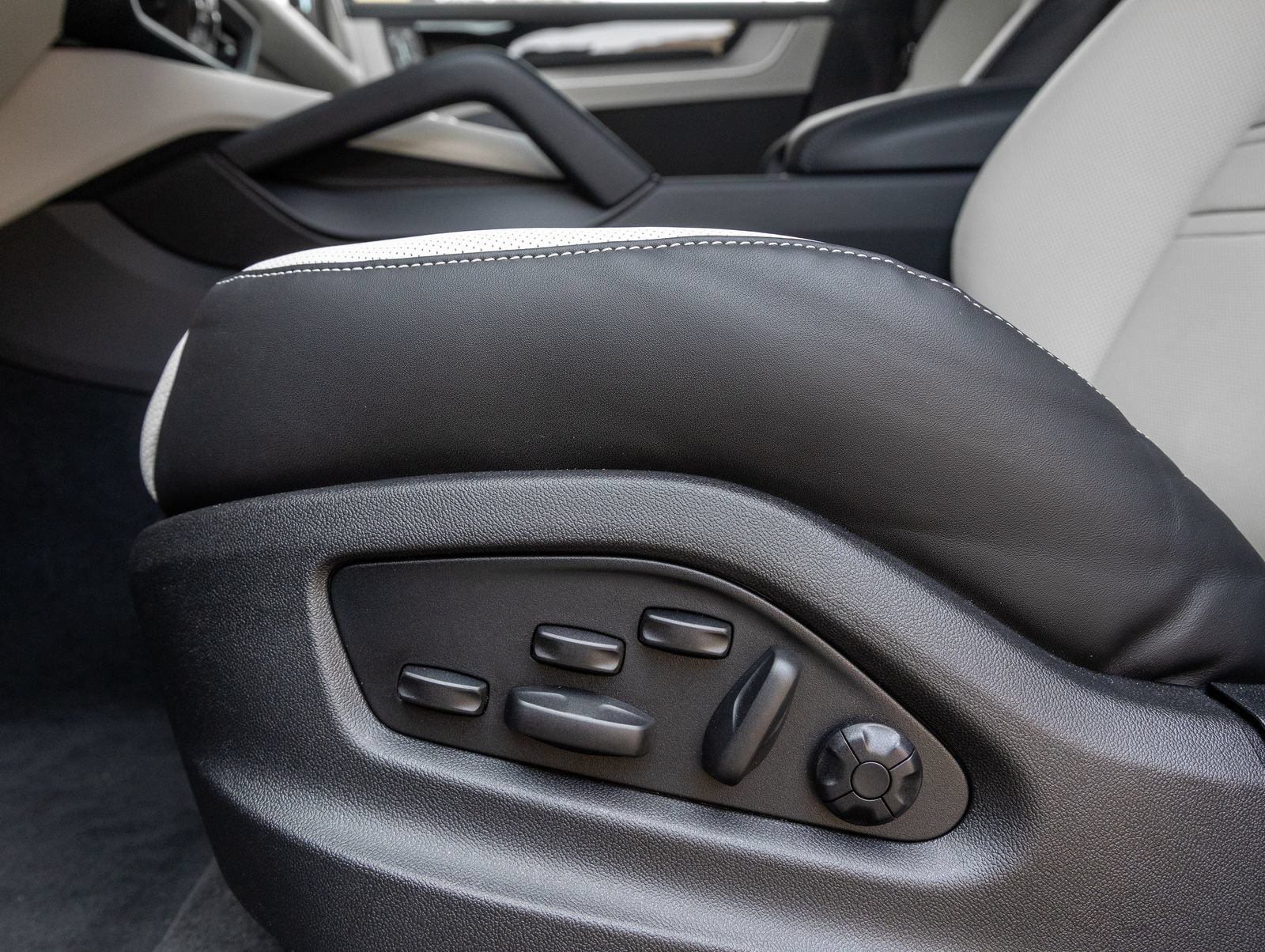 New 2026 Porsche Cayenne S AWD/4WD image 23